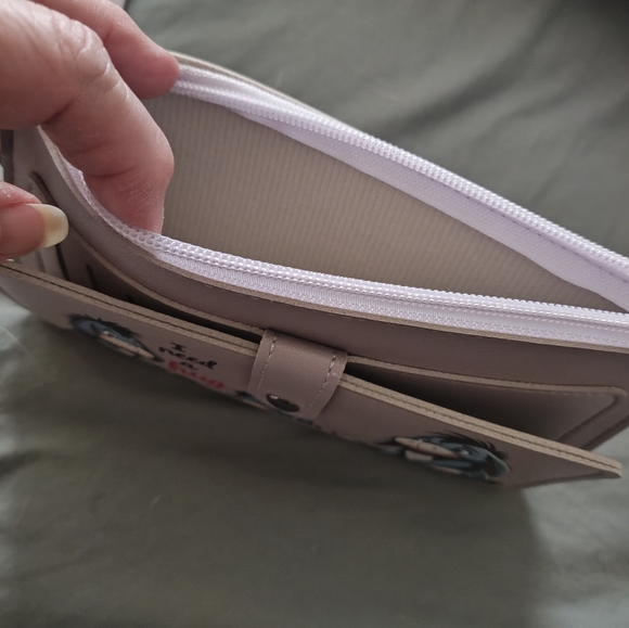 Disney Winnie The Pooh Eyore Women's Wallet - Picture 4 of 4